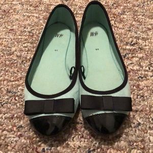 NWOT Mint Ballet Flats With Bow